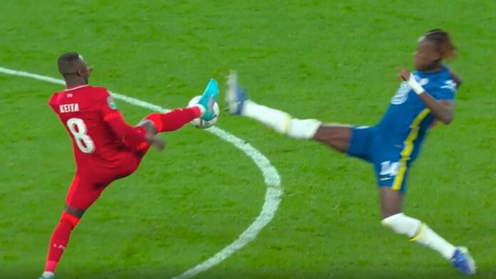 Al-Shalloba-reveals-an-injury-Hasselbeink-It-was-a-red.jpg Naby Keita stretches for the ball with Chelsea's Trevoh Calobah