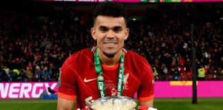 LONDON, ENGLAND - FEBRUARY 27: (THE SUN OUT, THE SUN ON SUNDAY OUT) Luis Diaz of Liverpool of Liverpool with the EFL Carabao Cup trophy at the end of the Carabao Cup Final match between Chelsea and Liverpool at Wembley Stadium on February 27, 2023 in London, England. (Photo by Andrew Powell/Liverpool FC via Getty Images)