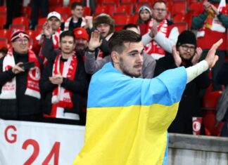 Europa League round-up: Golf equipment present their assist for Ukraine Ukraine international Taras Kacharaba was applauded by his club's fans as Slavia Prague beat Fenerbache to reach the last 16 of the Europa Conference League