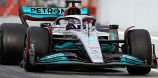 Hamilton hits the front, teams have trouble as first F1 test ends

