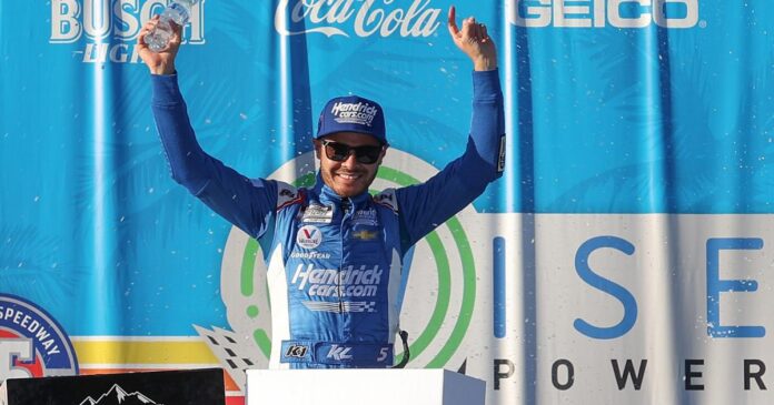  Kyle Larson explains the crash with teammate Chase Elliott at Wise Power 400: 'An outright mistake' |  Sporting News Canada

