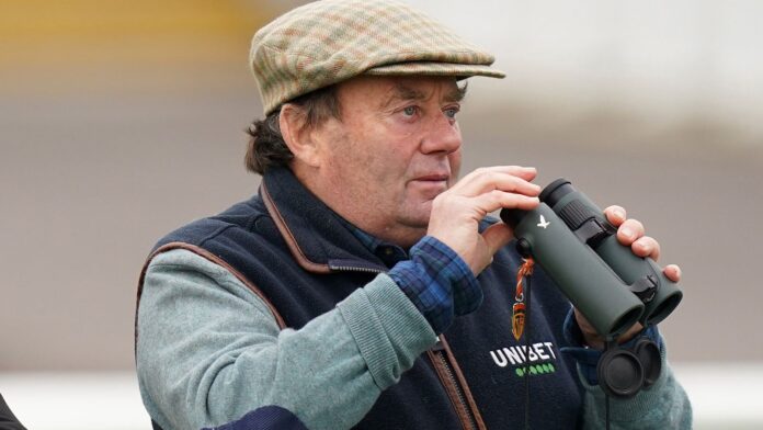 Nikki-Hendersons-Stable-Tour-Rookie-Stars-Prepare-For-The-Great.jpg Trainer Nicky Henderson watching horses gallop at Newbury