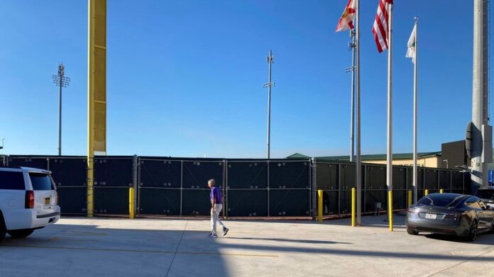 The parties are far apart after the sixth consecutive day of MLB talks

