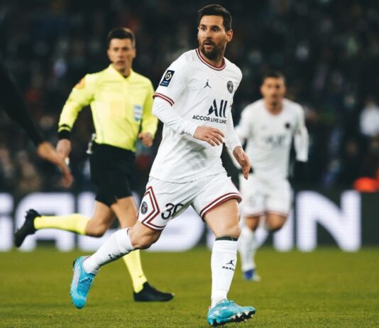 PSG Players Ignore Lionel Messi