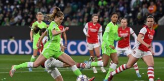 Wolfsburg Tapia Wassmut (second from left) shoots in the net.  (Photo: Swen Pf'rtner/picture-alliance/dpa/AP Images)