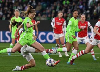 Arsenal out of the Girls’s Champions League Wolfsburg Tapia Wassmut (second from left) shoots in the net. (Photo: Swen Pf'rtner/picture-alliance/dpa/AP Images)