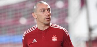 EDINBURGH, SCOTLAND - MARCH 02: Aberdeen's Scott Brown before a Cinch Premiership match between Hearts and Aberdeen at Tynecastle, on March 02, in Edinburgh, Scotland.  (Photo by Ross Parker / SNS Group)