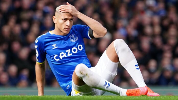 Cara-Everton-players-were-a-disgrace.jpg Richarlison rues a missed first-half chance