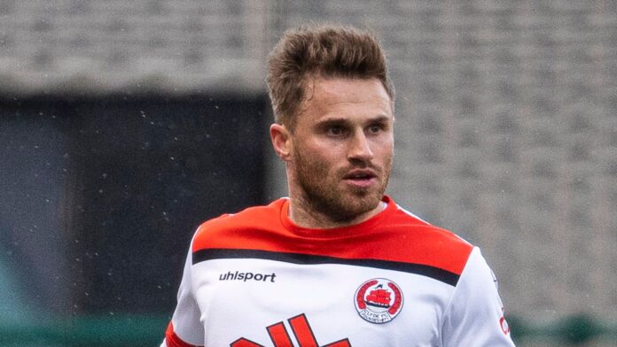 Clyde-Yeo-Hands-Over-Goodwill-Loan-After-Protest.jpg David Goodwillie joined Raith Rovers from League Two side Clyde