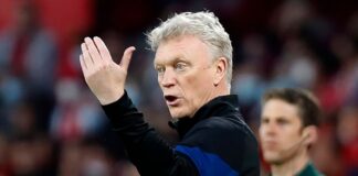 David Moyes watches on against Sevilla