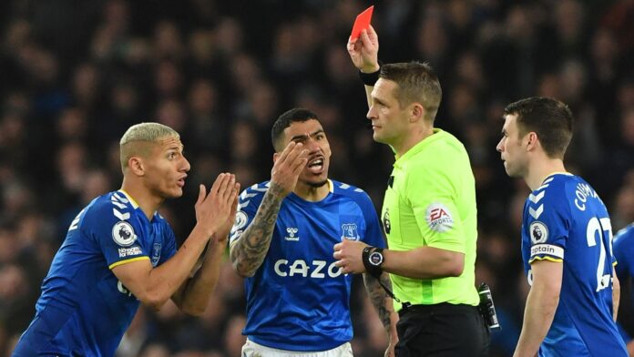 Everton-appeals-red-card-against-Allan-against-Newcastle.jpg Referee Craig Pawson sends off Allan