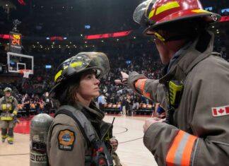 Fireplace sees the Birds of Prey away from the ring because the match with the Pacers is suspended The clash between the Toronto Raptors and the Indiana Pacers is suspended as firefighters work to evacuate the building