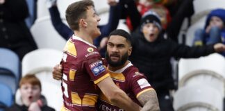 Giants fend off Castleford fighting to continue a good start to the season

