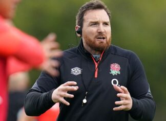 Gleeson goes out to frustrate his former teammate RL Edwards Gleeson goes out to frustrate his former teammate RL Edwards