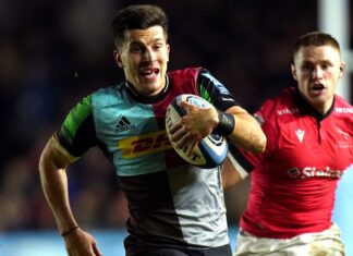 Helps Murley Quins obtain three consecutive wins Helps Murley Quins achieve three consecutive wins