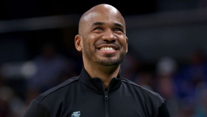 Holloway-gets-Seton-Hall-job-after-historic-career.jpg Holloway gets Seton Hall job after historic career