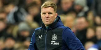 Howe responds to Carra, Nev: 'My major is football'

