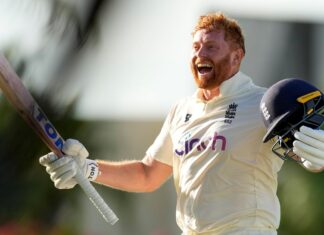A whole bunch of cute Bairstow characters increase the extent of England after the collapse of the platform Hundreds of adorable Bairstow characters raise the level of England after the collapse of the platform