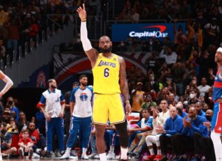 LeBron beats Mallon, now No. 2 on the scoring listing LeBron beats Mallon, now No. 2 on the scoring list