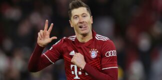 Lewandowski makes history as Bayern crush Salzburg

