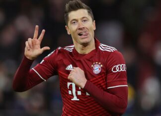 Lewandowski makes historical past as Bayern crush Salzburg Lewandowski makes history as Bayern crush Salzburg
