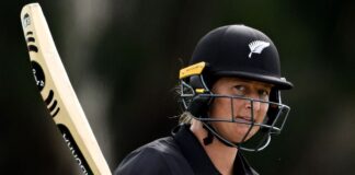 New Zealand crushes Australia in World Cup warm-up

