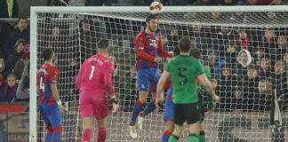 Joachim Andersen removes the goal line for the palace