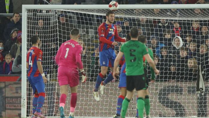Joachim Andersen removes the goal line for the palace