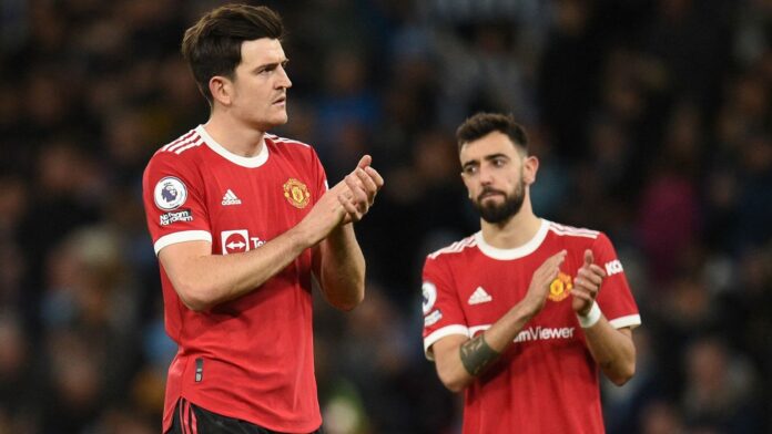 Sheringham-Whats-going-on-at-Manchester-United.jpg Man Utd's Harry Maguire and Bruno Fernandes react to their defeat against Man City