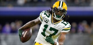 Sources: Packers trade WR Adams to Raiders

