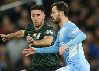 Sporting completed Manchester Metropolis however certified for the quarter-finals Bernardo Silva, Manchester City, right, takes on the Sporting Goncalo Inacio challenge