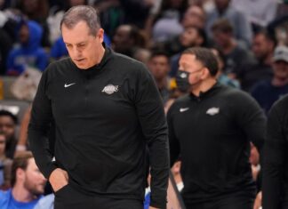 The Lakers stumble out of the enjoying heart with a loss The Lakers stumble out of the playing center with a loss