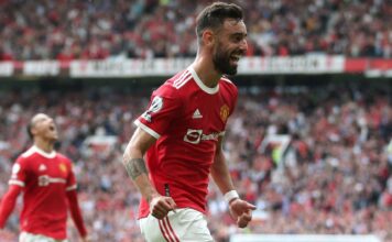 Fernandes indicators Man United contract extension Fernandes signs Man United contract extension