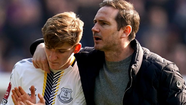 Everton Anthony Gordon and full-time manager Frank Lampard after the Emirates FA Cup quarter-final match in Selhurst Park, London.  Picture date: Sunday, March 20, 2023.