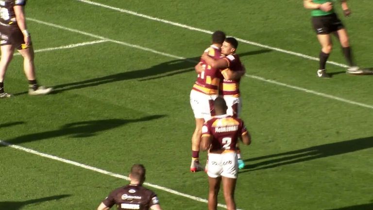 Highlights of the Betfred Super League match between Huddersfield Giants and Salford Red Devils.