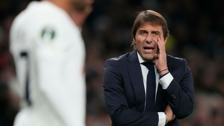 Antonio Conte speaks to Lucas Moura of Tottenham Hotspur during the Europa League Group G match against Vitesse (AP)