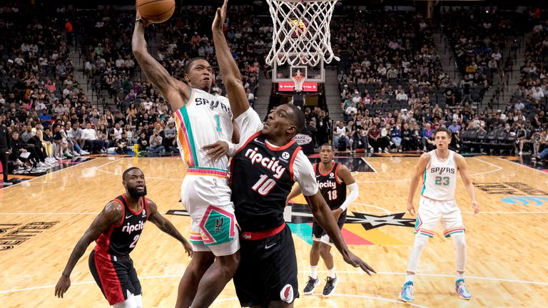 Looney Walker slams the house dunk poster