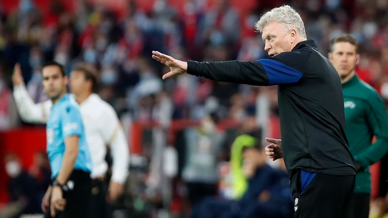 David Moyes passes instructions in Seville