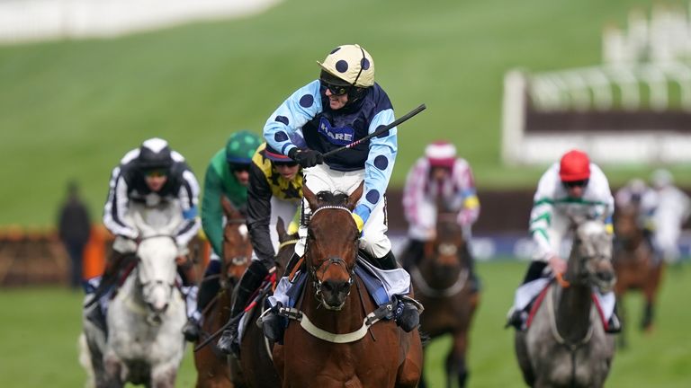 Edwardston and Tom Cannon win Arkle Novices'  Chasing