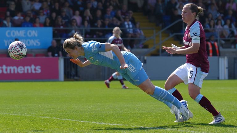 Ellen White scores Manchester City's first goal of the match