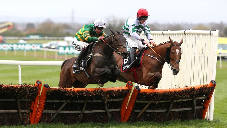 Apatanti and Aidan Coleman jump last at Aintree Hurdle