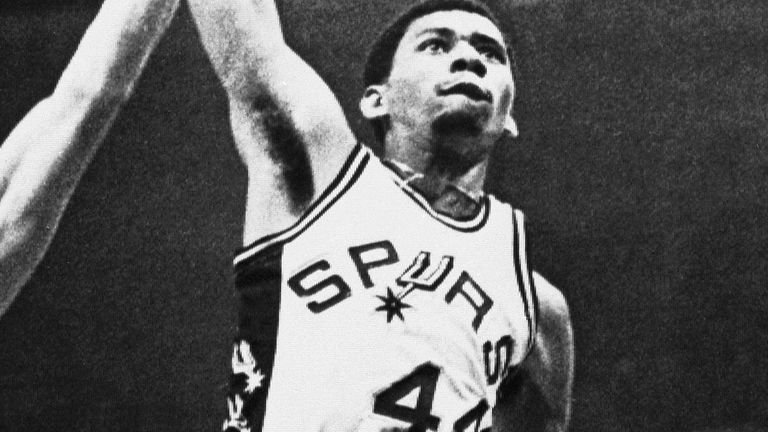 George Gervin rose to submerge at the San Antonio Spurs against the Portland Trail Blazers in 1978