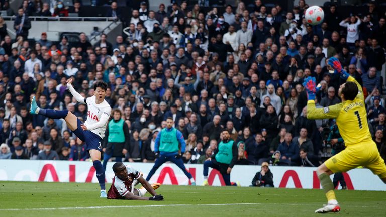 Heung-Min Son scores Tottenham's & # 39;  Second goal of the match (AP).