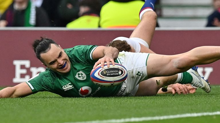 James Lowe scored Ireland's first attempt early after running to the left 