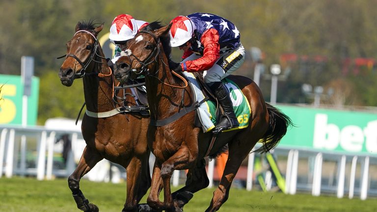 Kitty & # 39;  s Light and Potterman compete at Sandown in the Gold Cup bet365