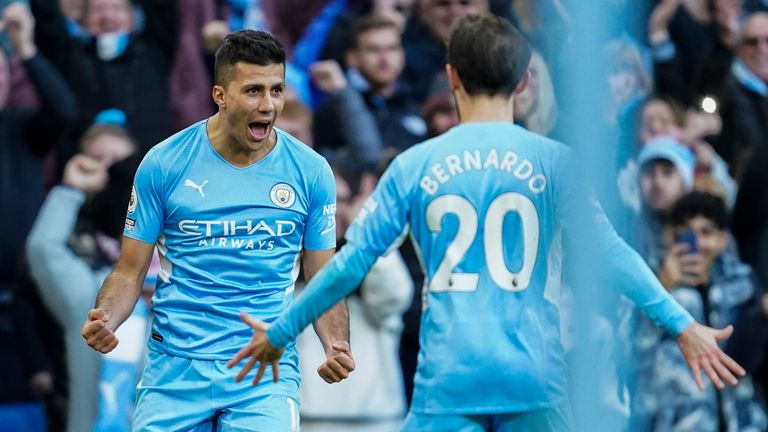 Rodri celebrates Manchester City after scoring against Everton