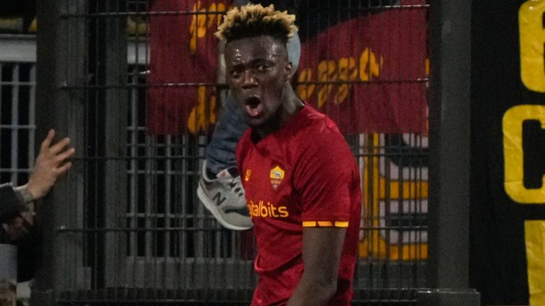 Tammy Abraham scored a late goal to lead Roma to qualification
