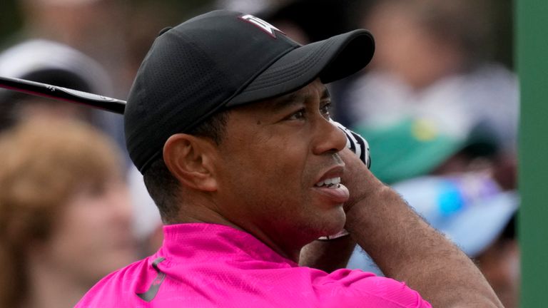 Woods rolled back the years and delighted the Augusta patrons with a Tour of the Under-71.