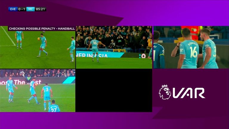 Should Everton get a penalty against Manchester City?