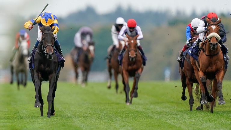 Wonderful Tonight (left) wins at Ascot